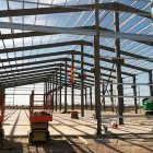 How to choose between steel structure building and steel building kits?